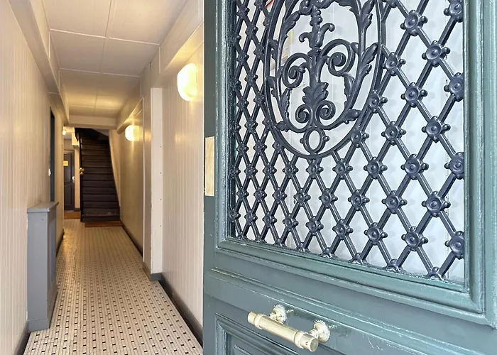 Elegant Home Near Trocadero